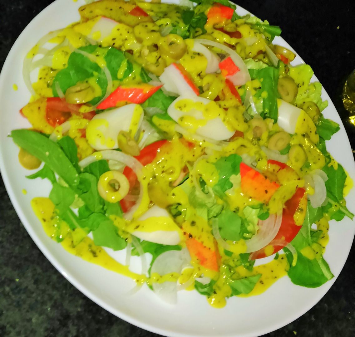 Salada especial ao molho de mostarda