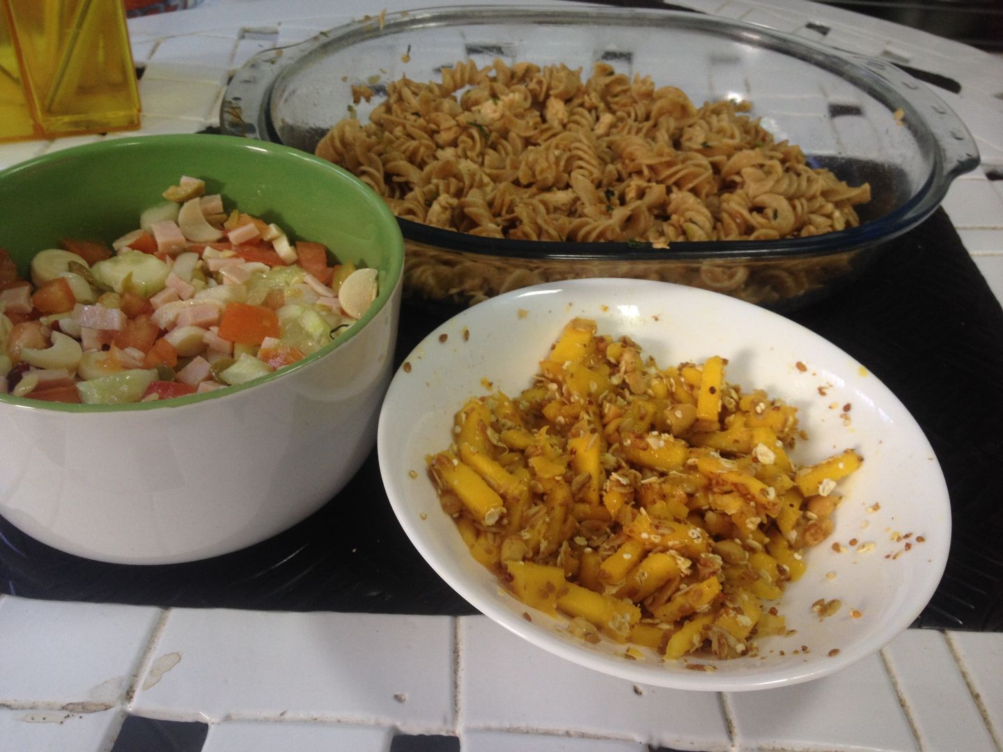 Salada mista light com macarrão integral