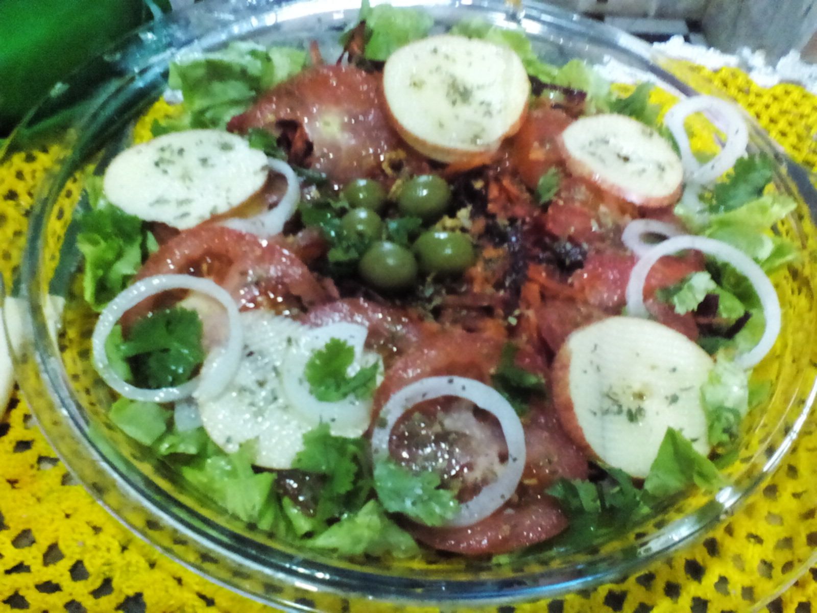 Salada tropical de verão