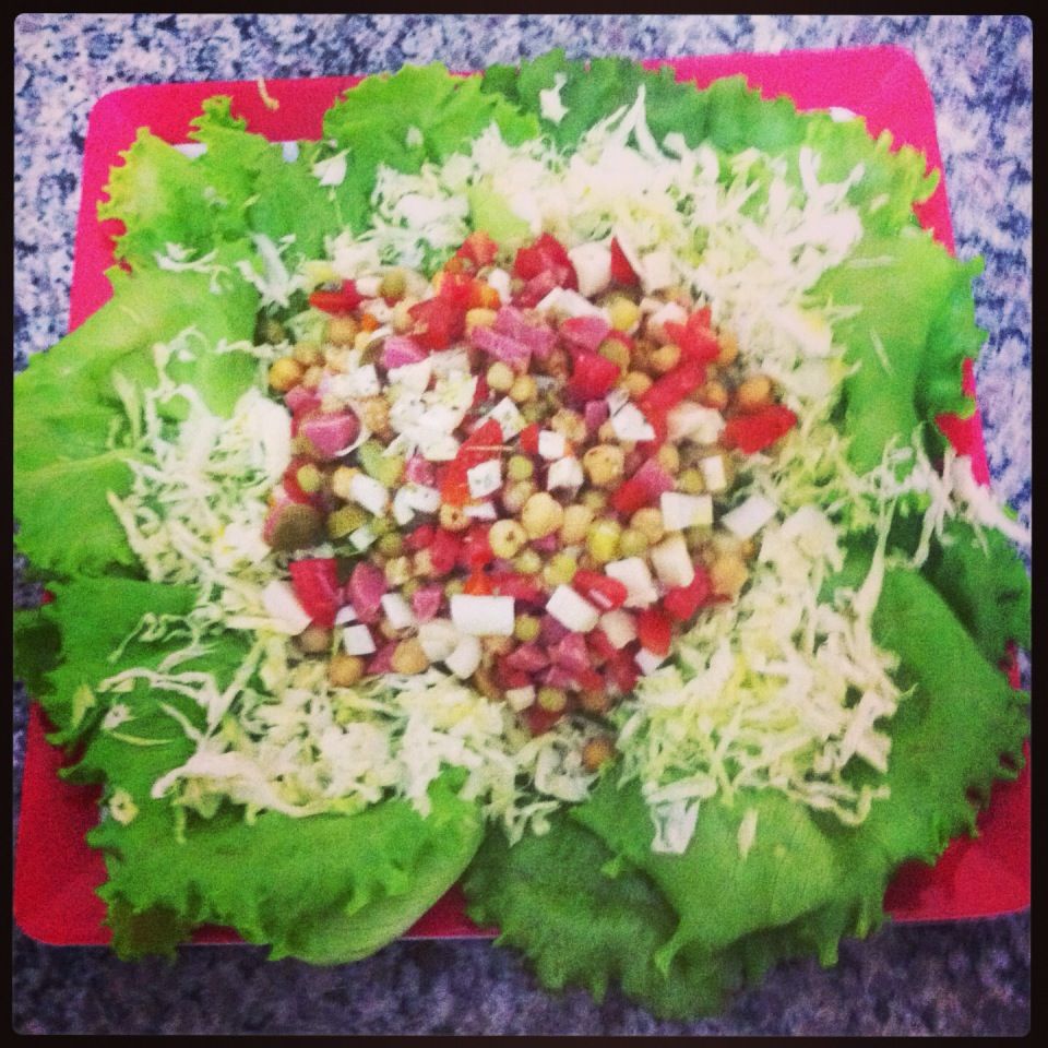 Salada verde com grão de bico