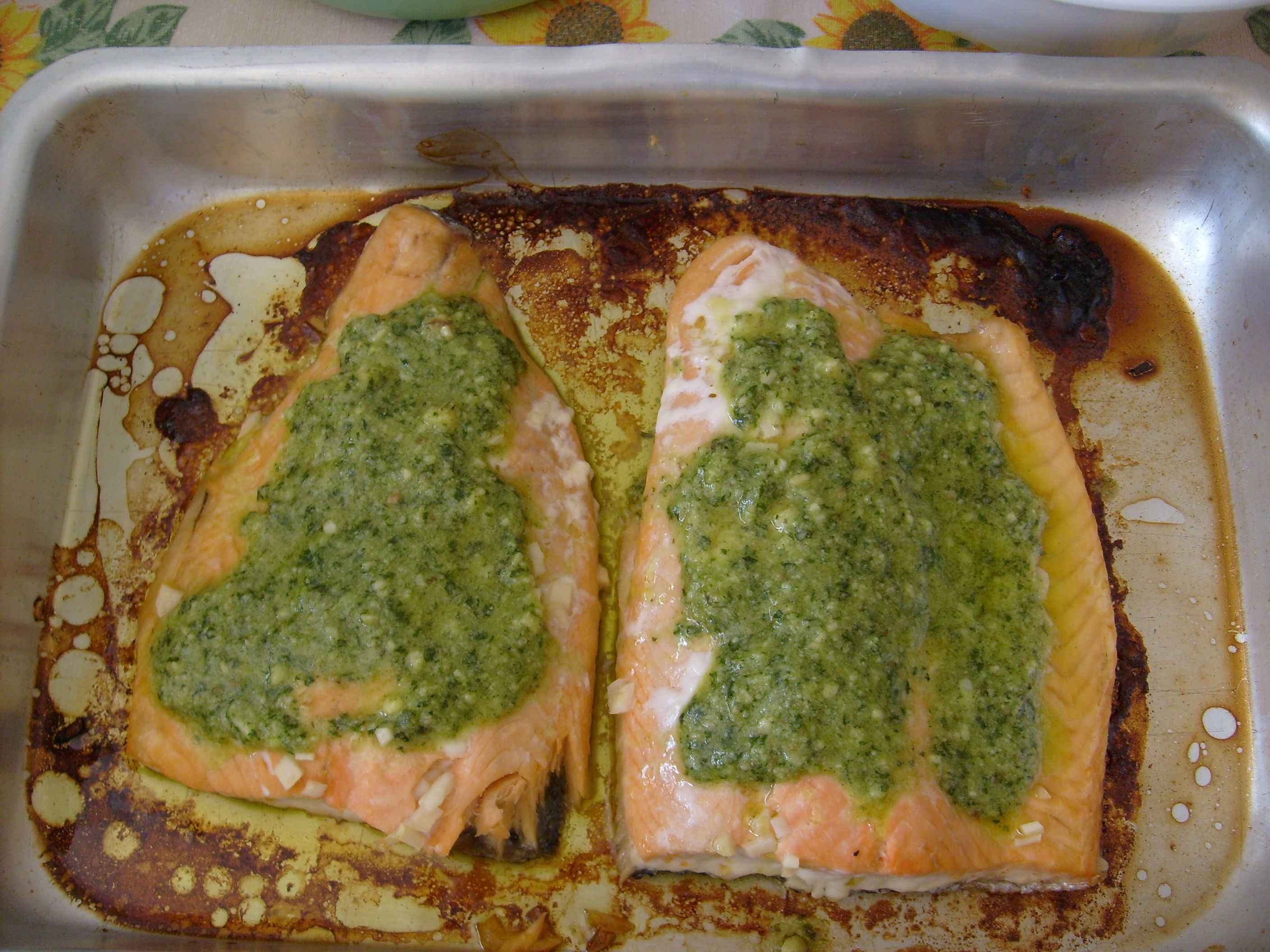 Salmão ao molho pesto