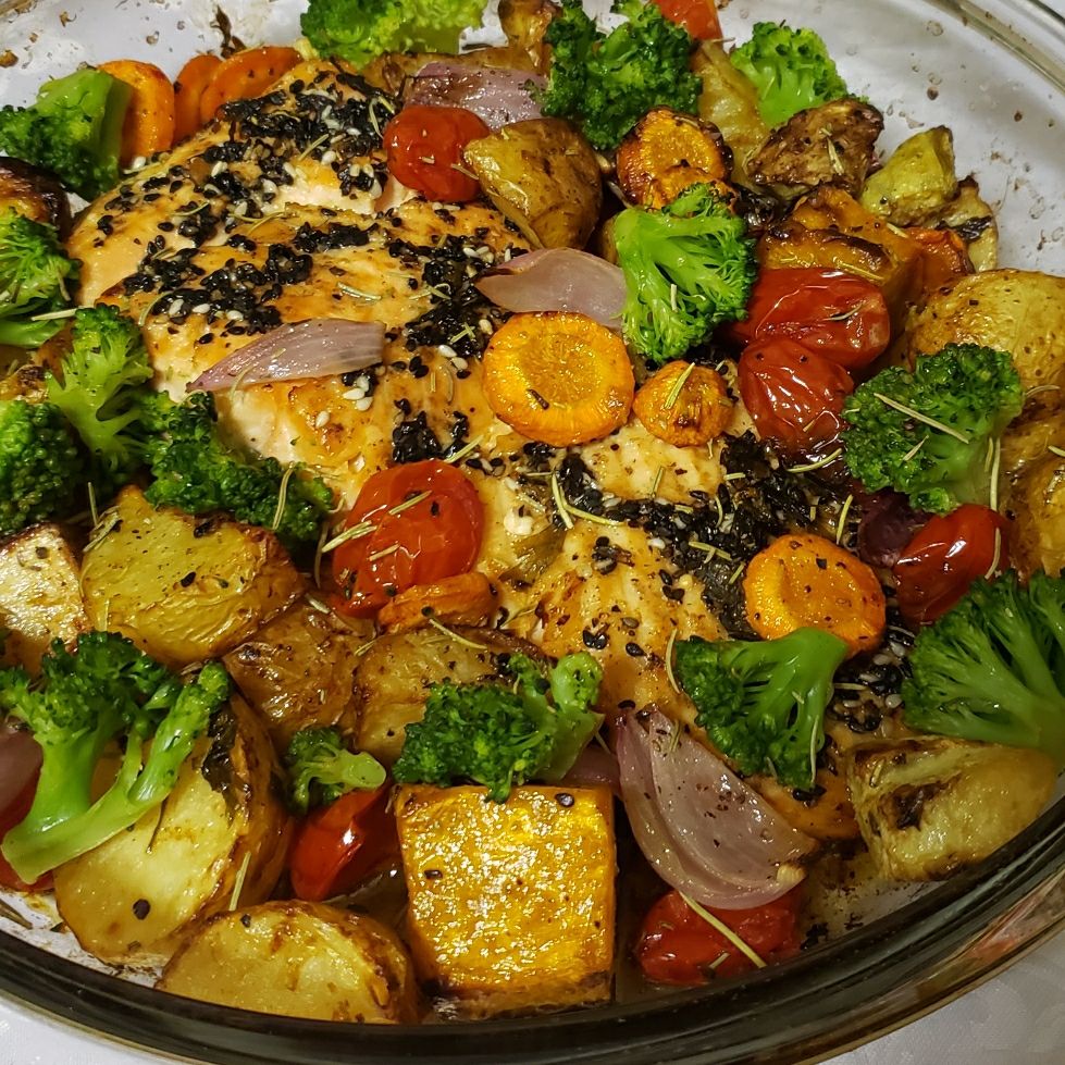 Salmão com legumes no forno