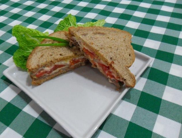 Sanduíche com rosbife da Abima