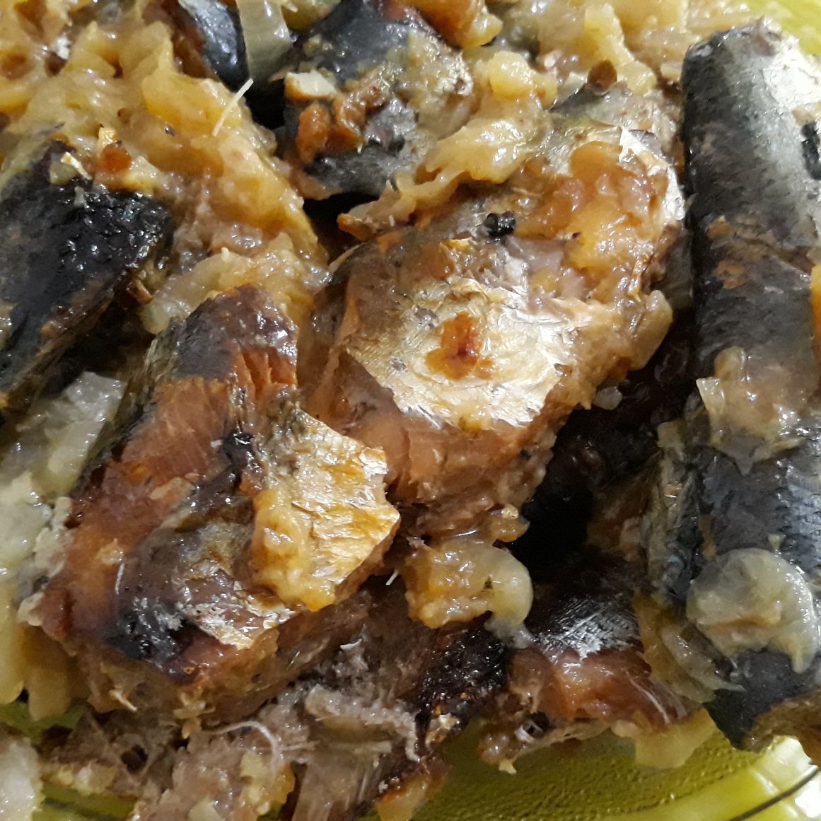 Sardinha na panela de pressão simples e saborosa