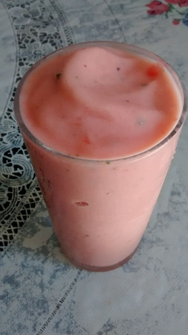 Smoothie de melancia com iogurte