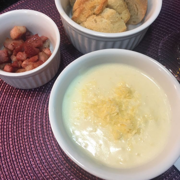 Sopa creme de queijo e vinho