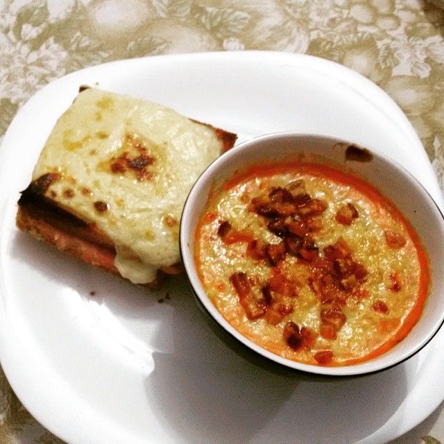 Sopa creme de tomate com croque monsieur