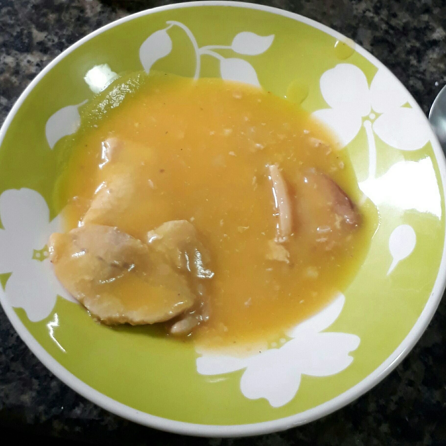 Sopa de batata salsa com bacon e ervilha