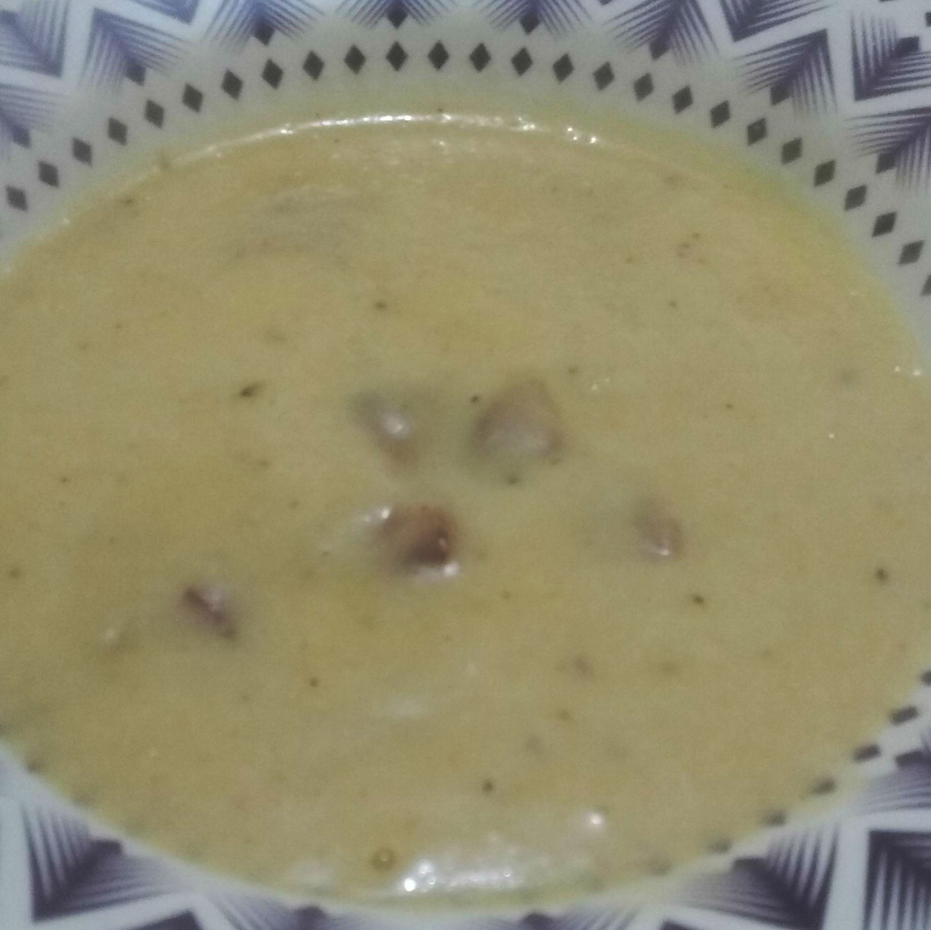 Sopa de batata simples com calabresa