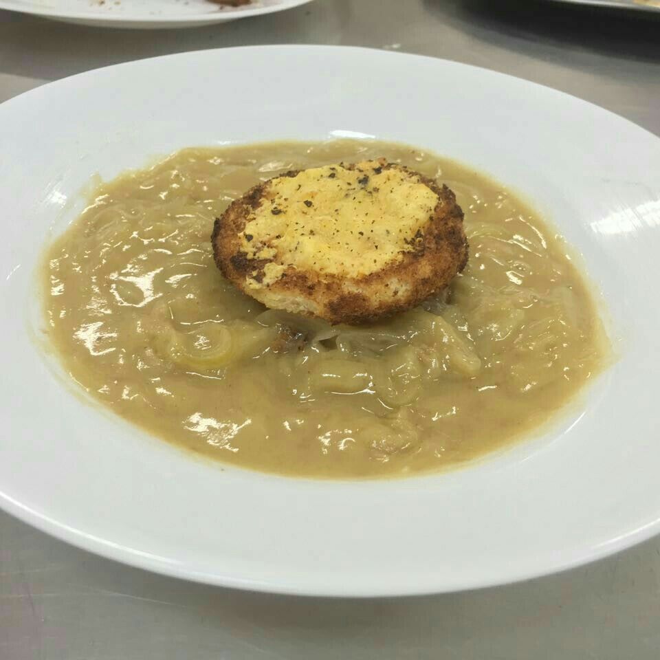 Sopa de cebola gratinada