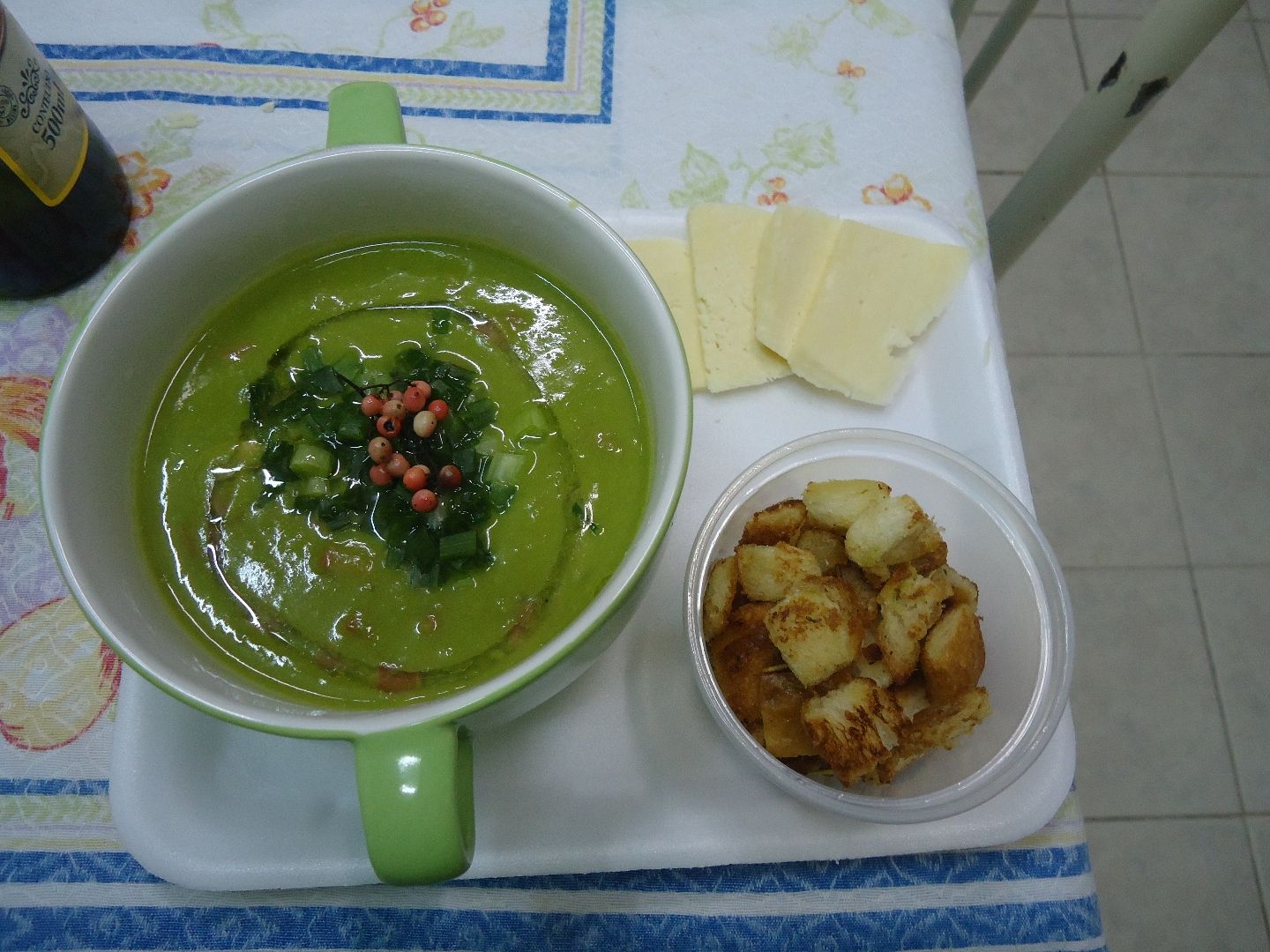 Sopa de ervilha com calabresa e bacon