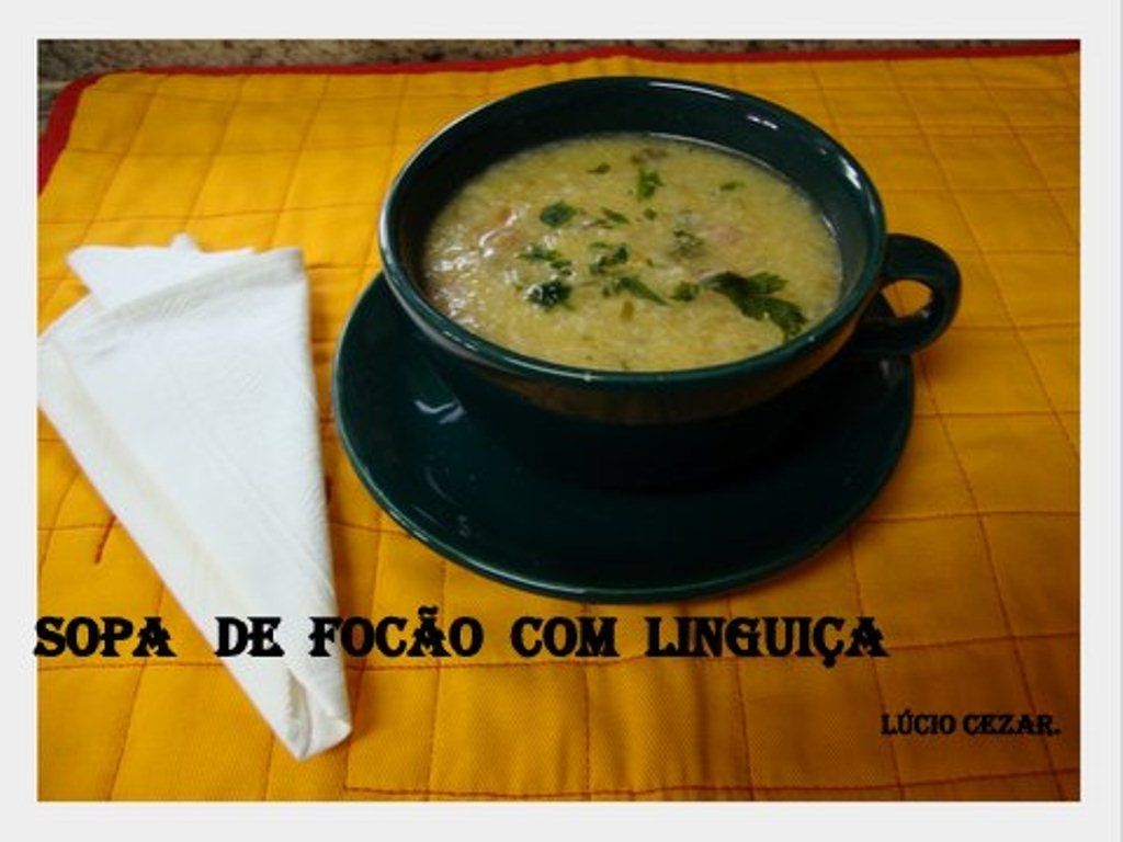 Sopa de flocão com linguiça