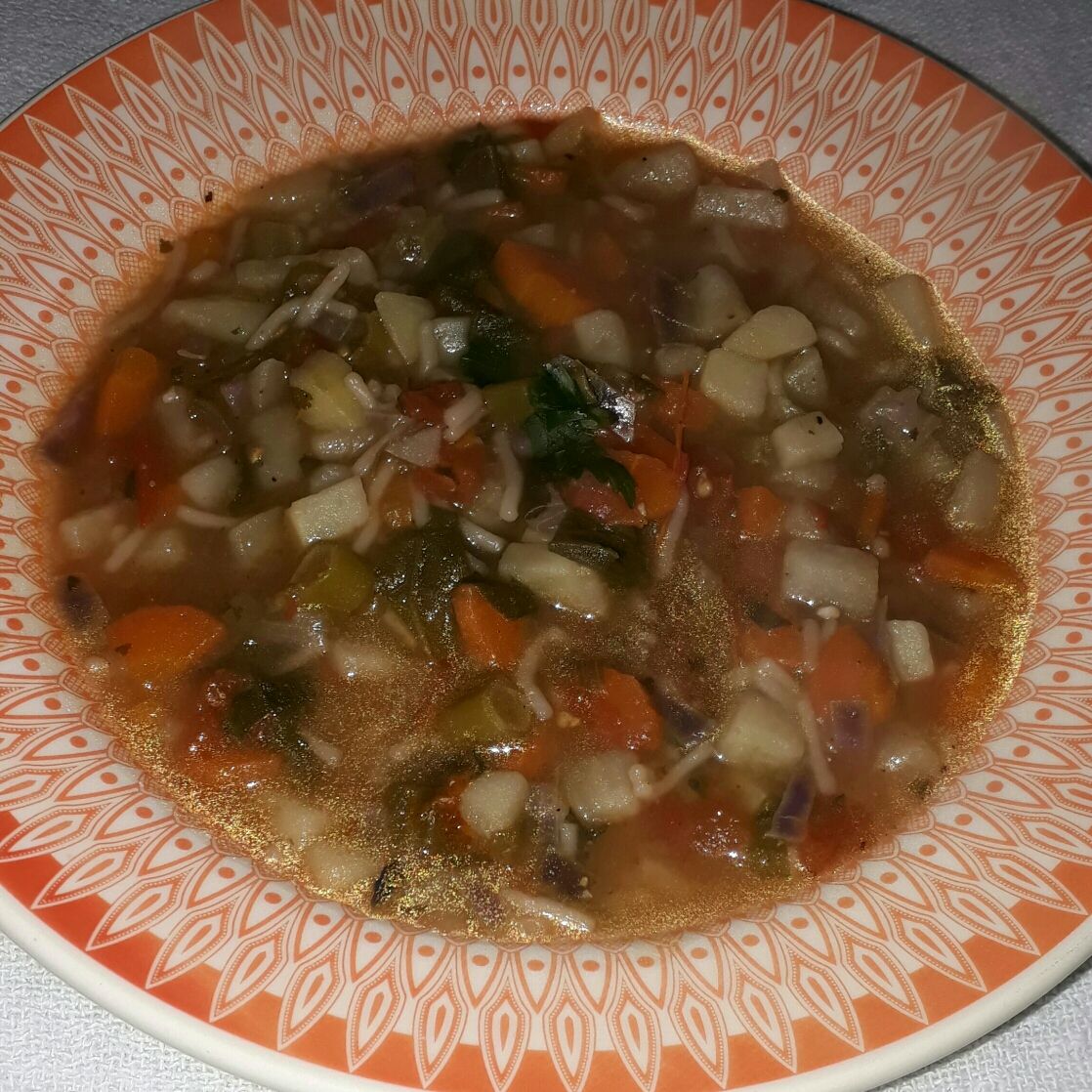 Sopa de legumes com macarrão e carne