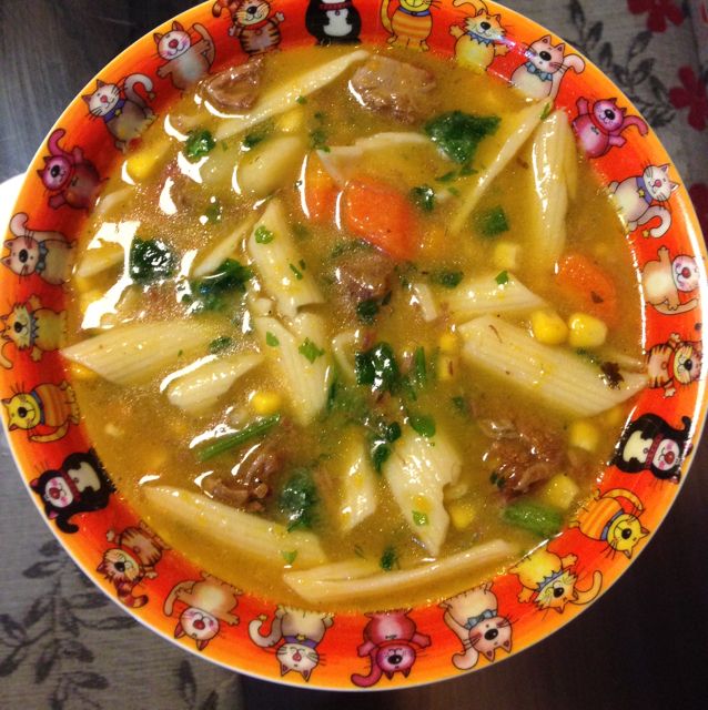 Sopa de legumes com músculo e massinha