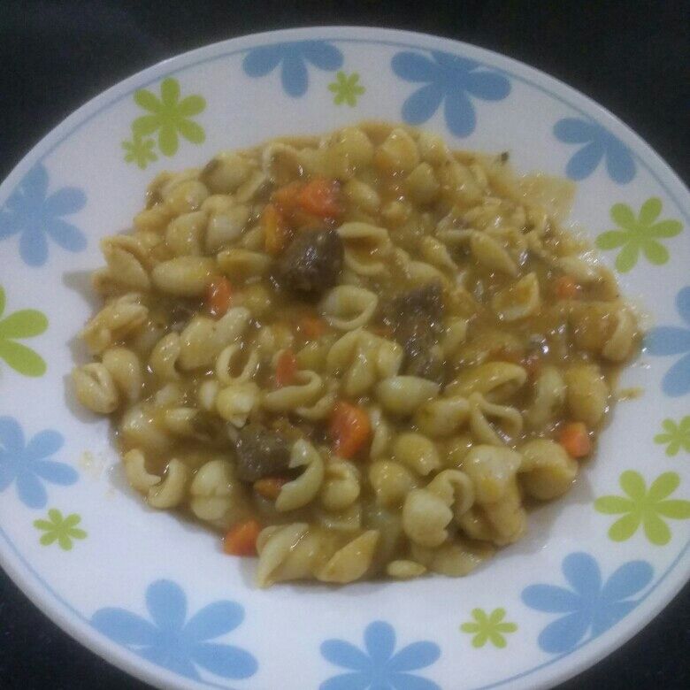 Sopa de legumes e carne