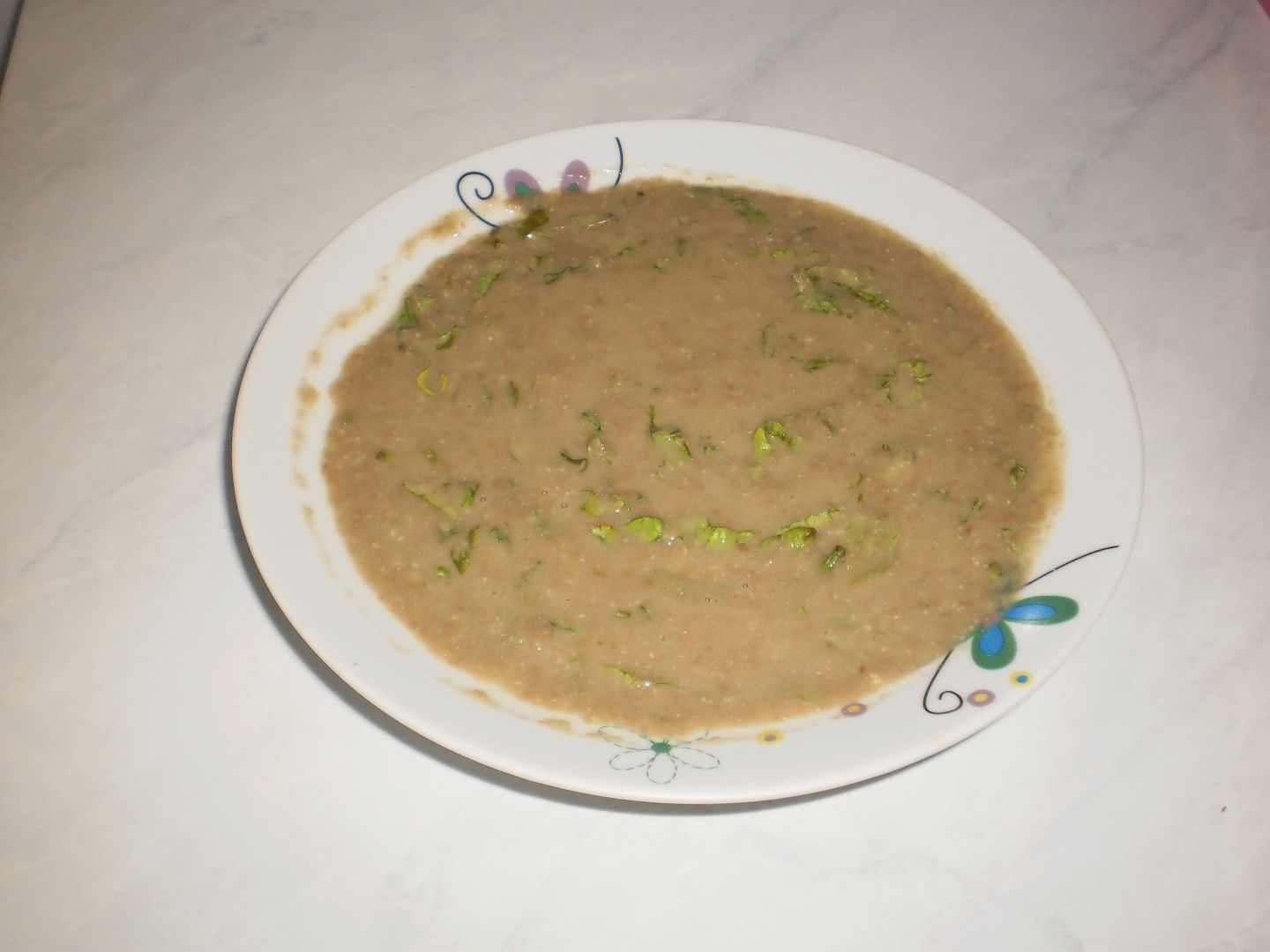 Sopa de lentilha com alface