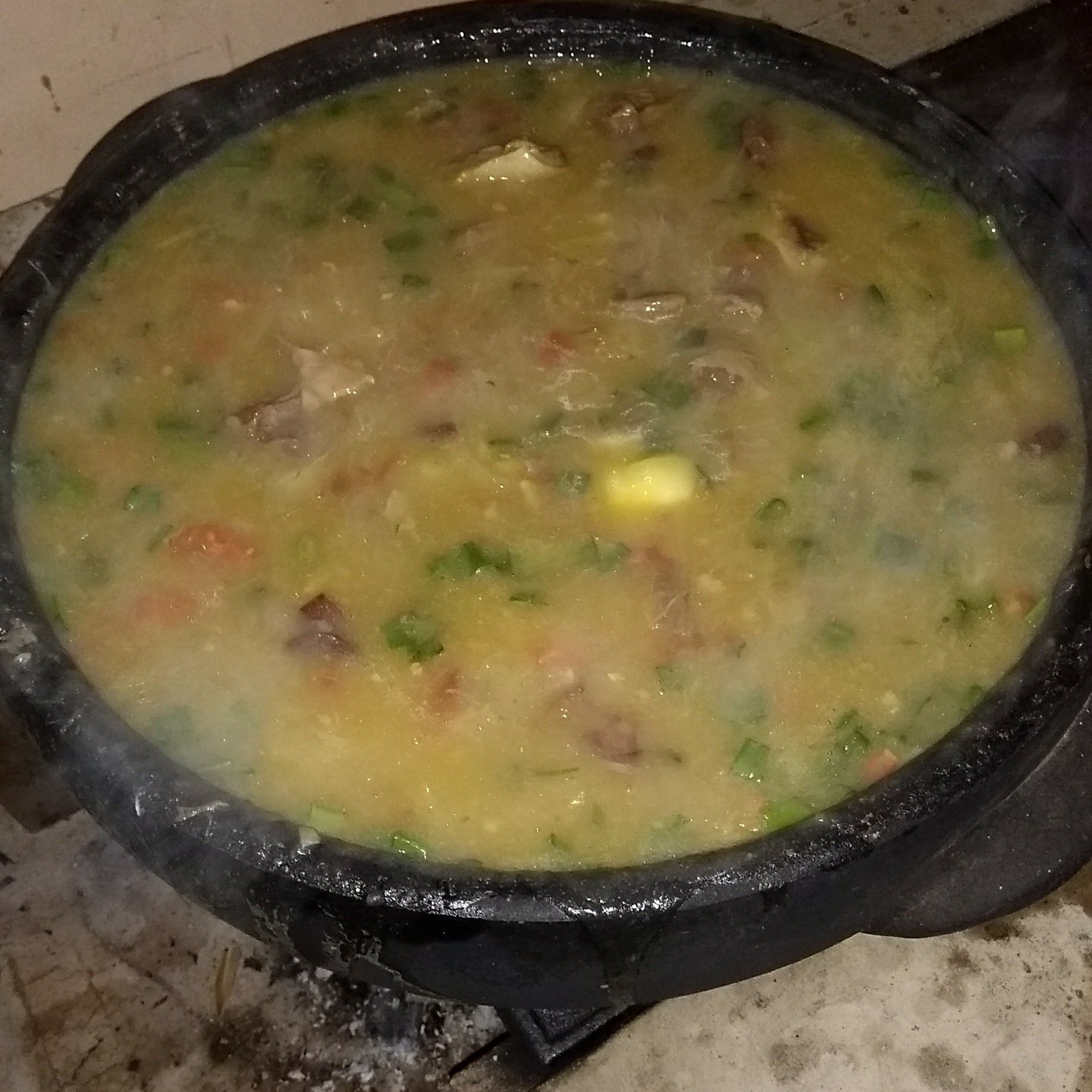 Sopa de mandioca com costela