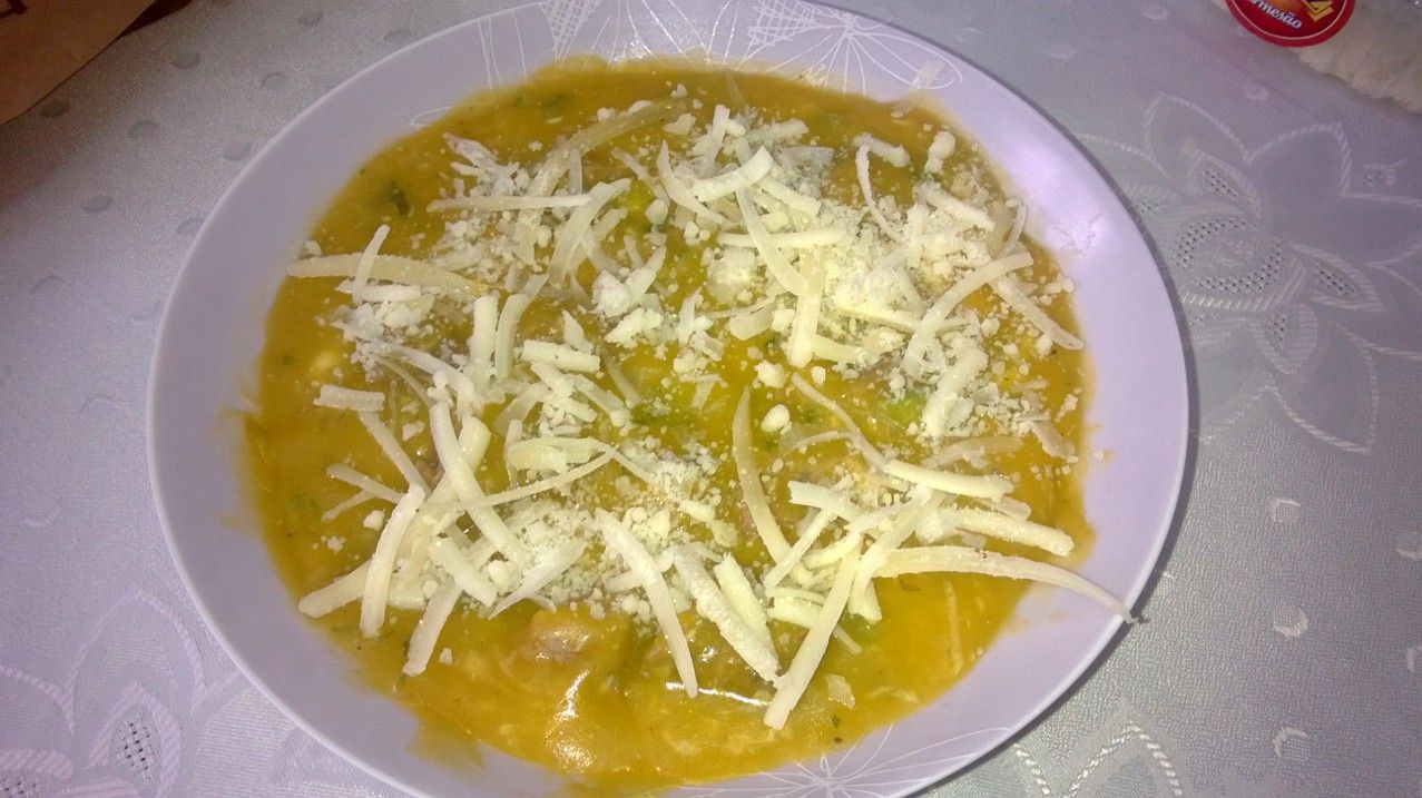 Sopa de mandioca com frango