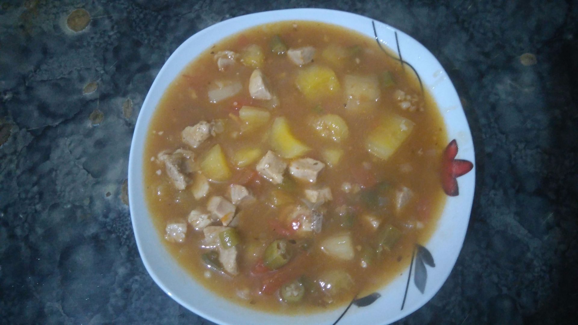 Sopa de mandioca com pernil suíno