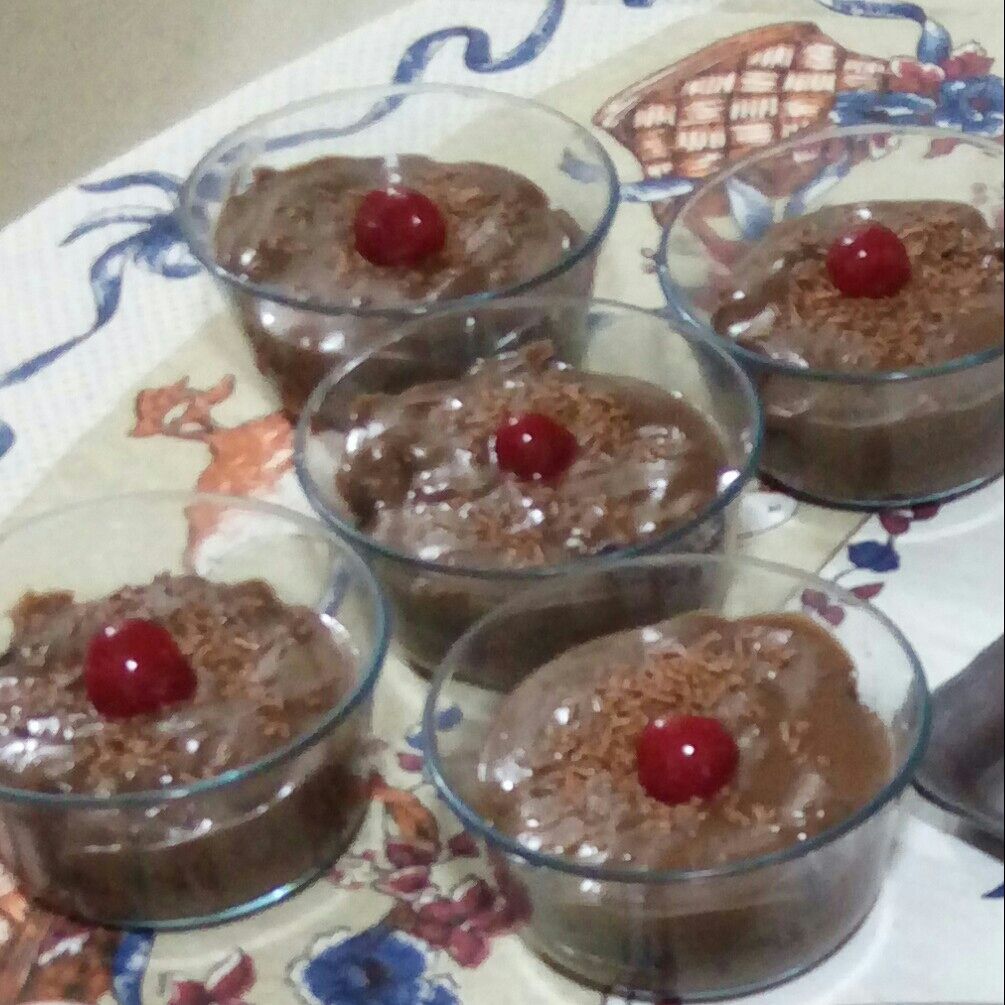 Sorvete com cobertura de brigadeiro