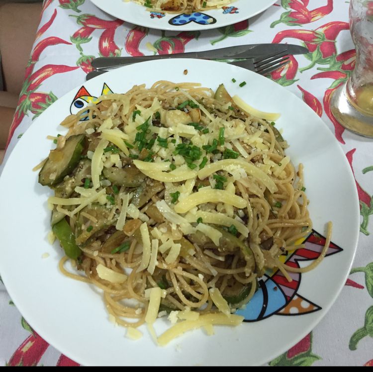 Spaghetti ao alho e óleo com jilós