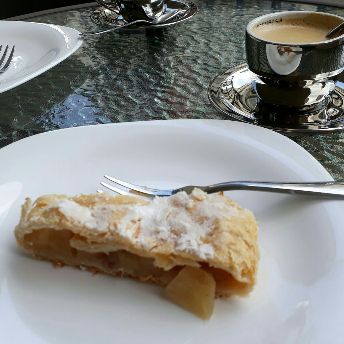 Strudel de maçã com massa folheada