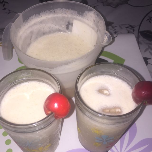 Suco de acerola com leite e chia