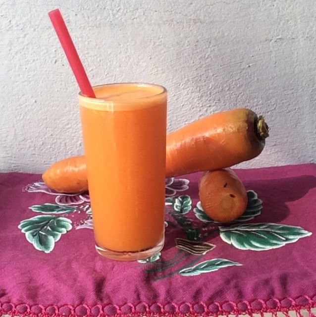 Suco de cenoura com laranja e abacaxi