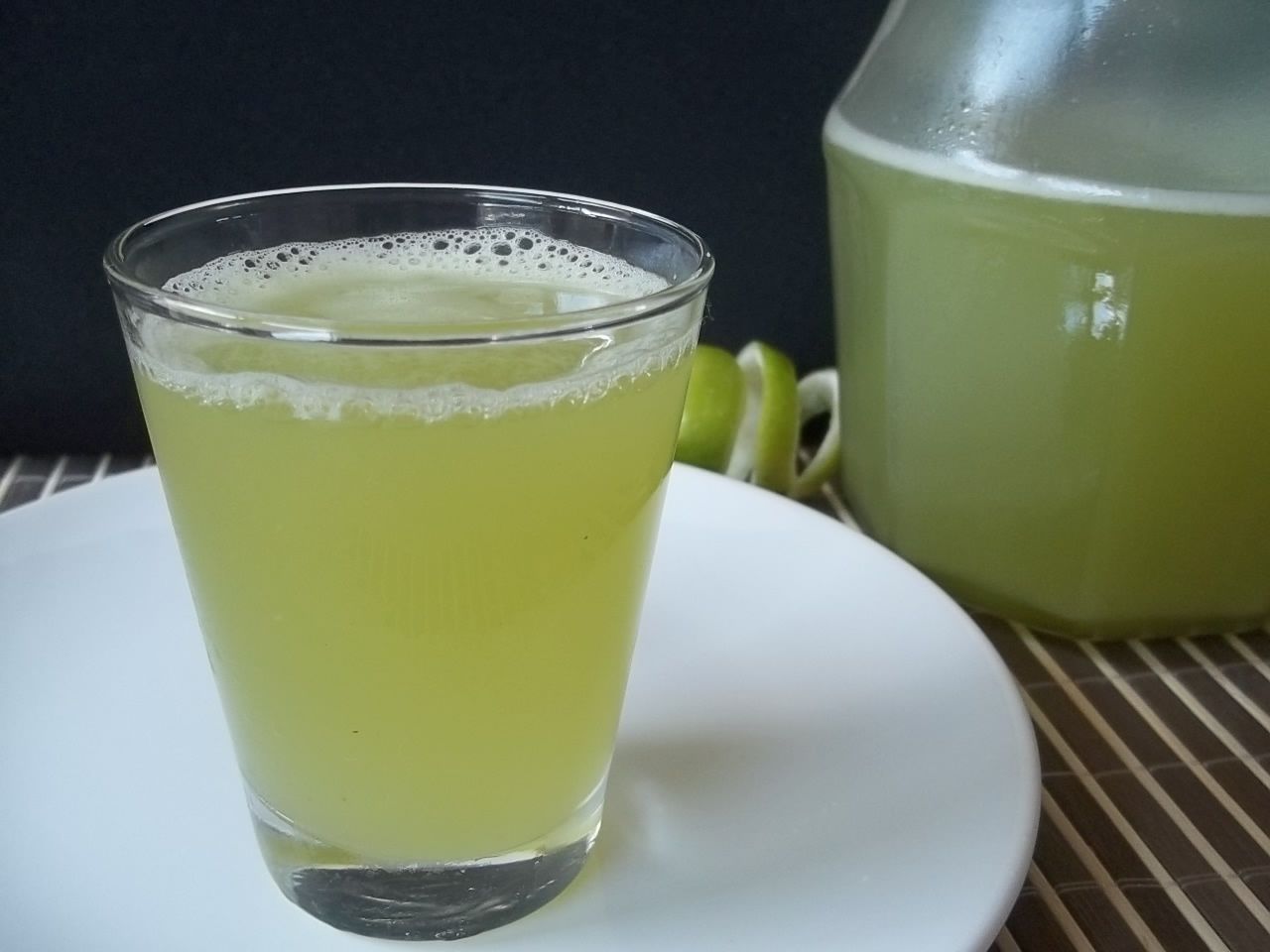 Suco de limão,gengibre e capim cidreira