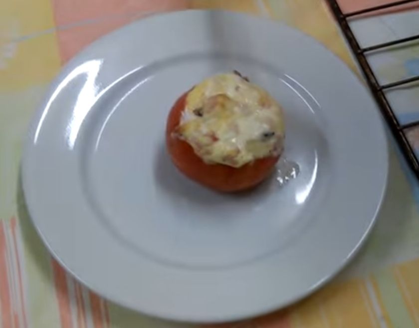 Tomate recheado ao forno