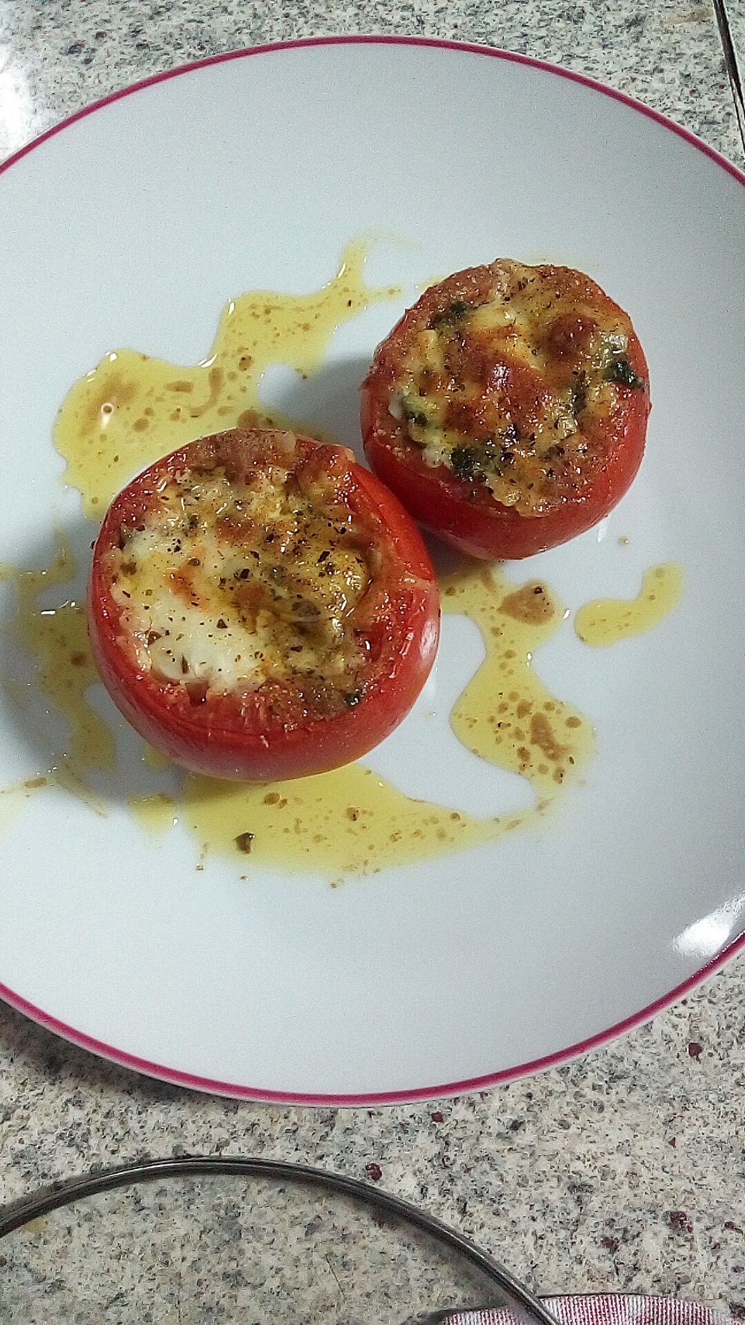 Tomates gratinados com ervas