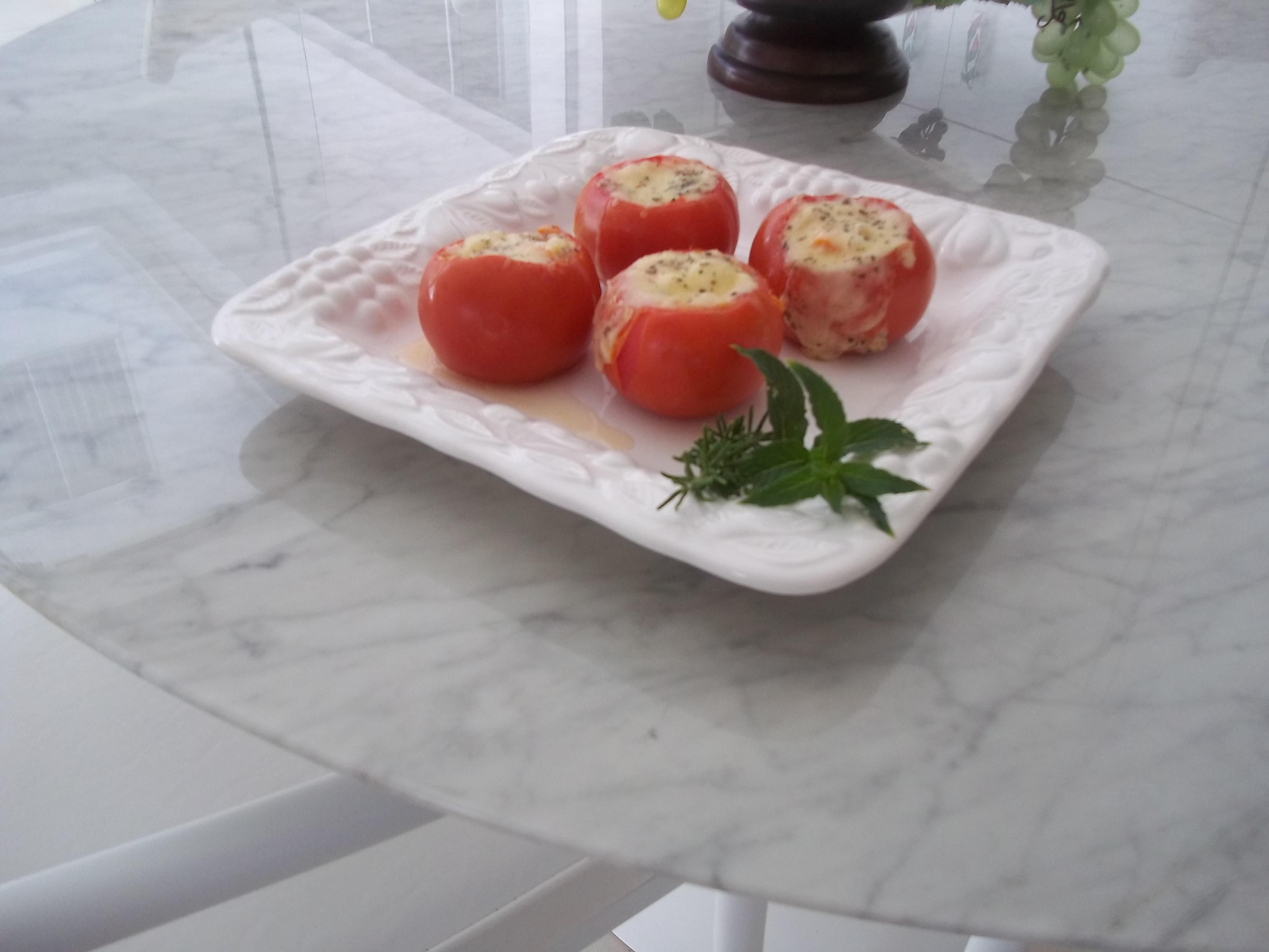 Tomates recheados com legumes