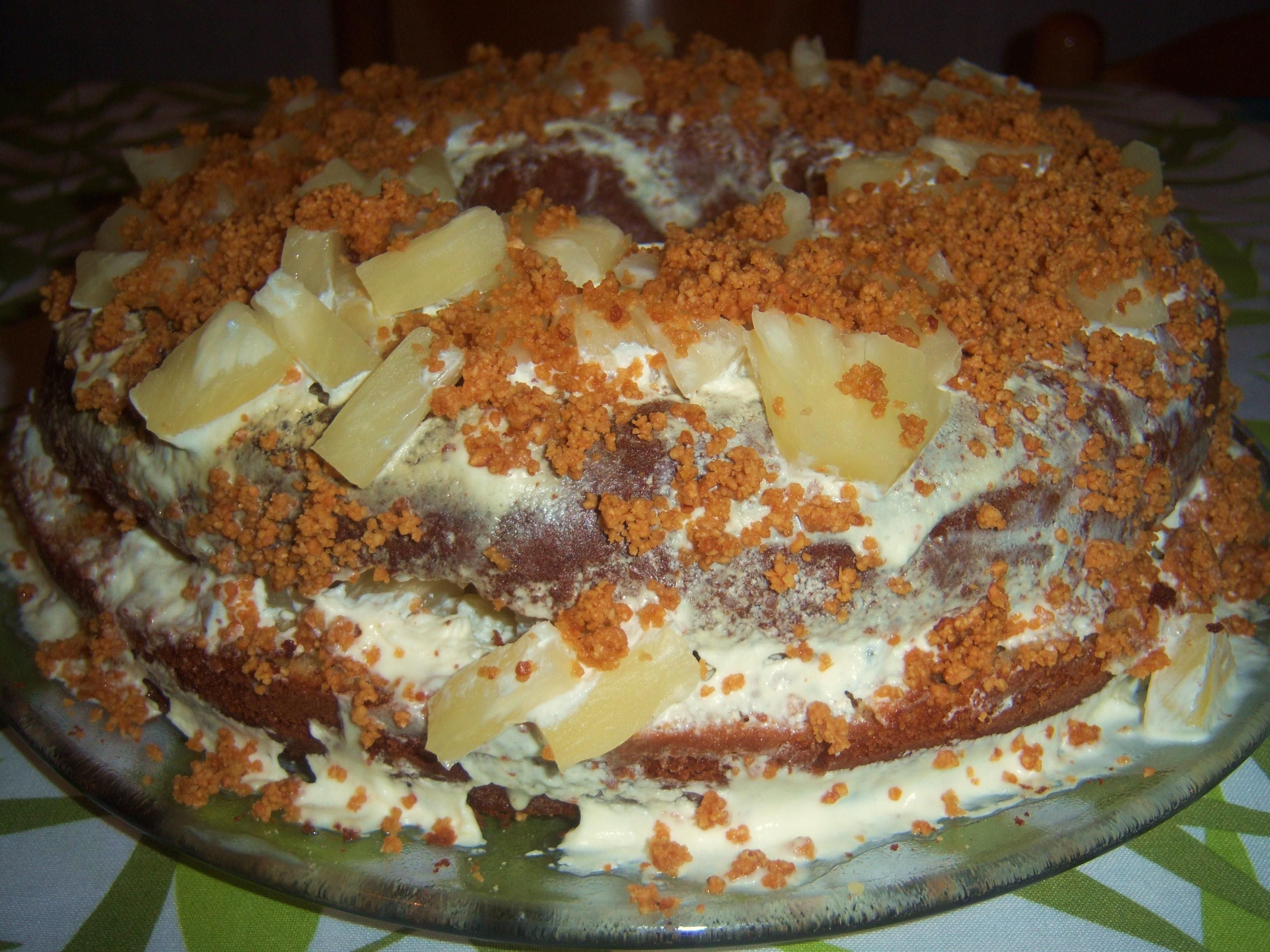 Torta de amendoim com abacaxi