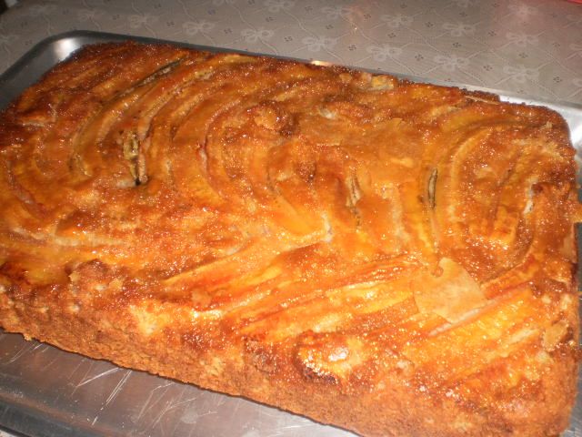 Torta de banana caramelada fácil