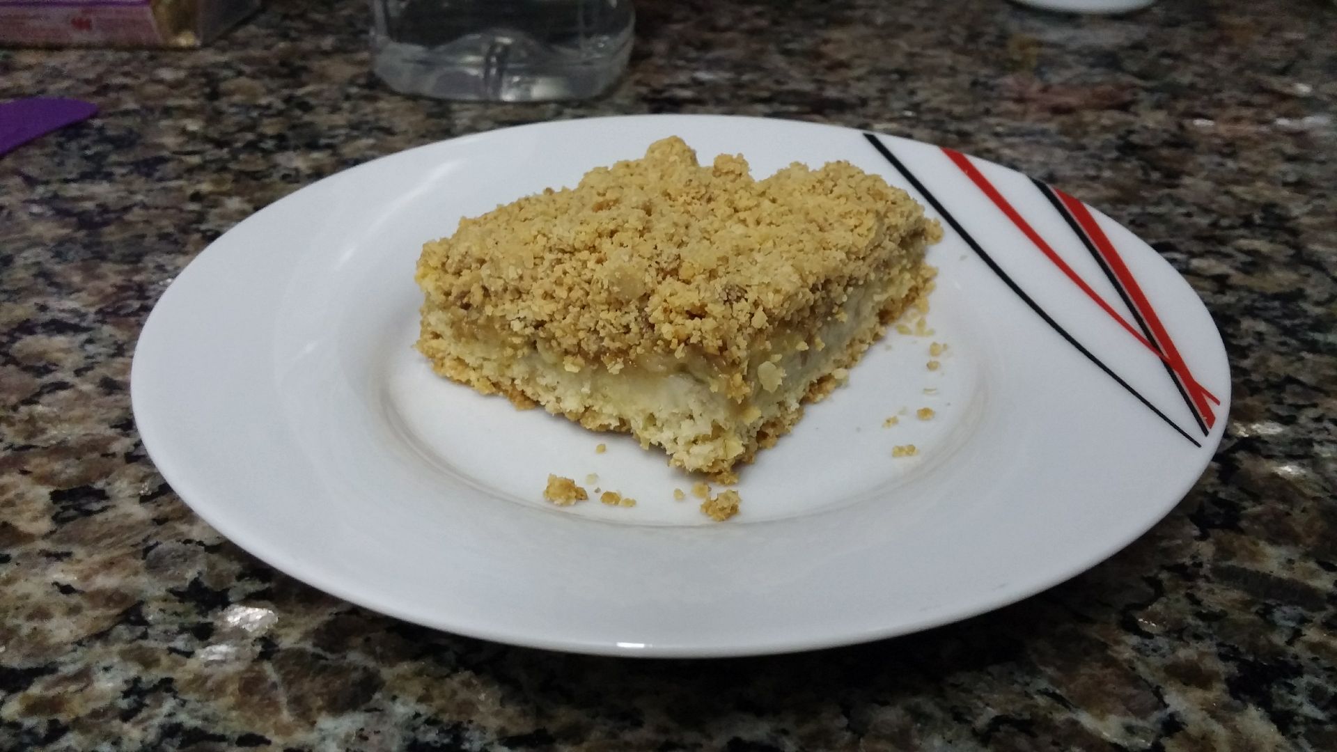 Torta de banana com farofa de paçoca