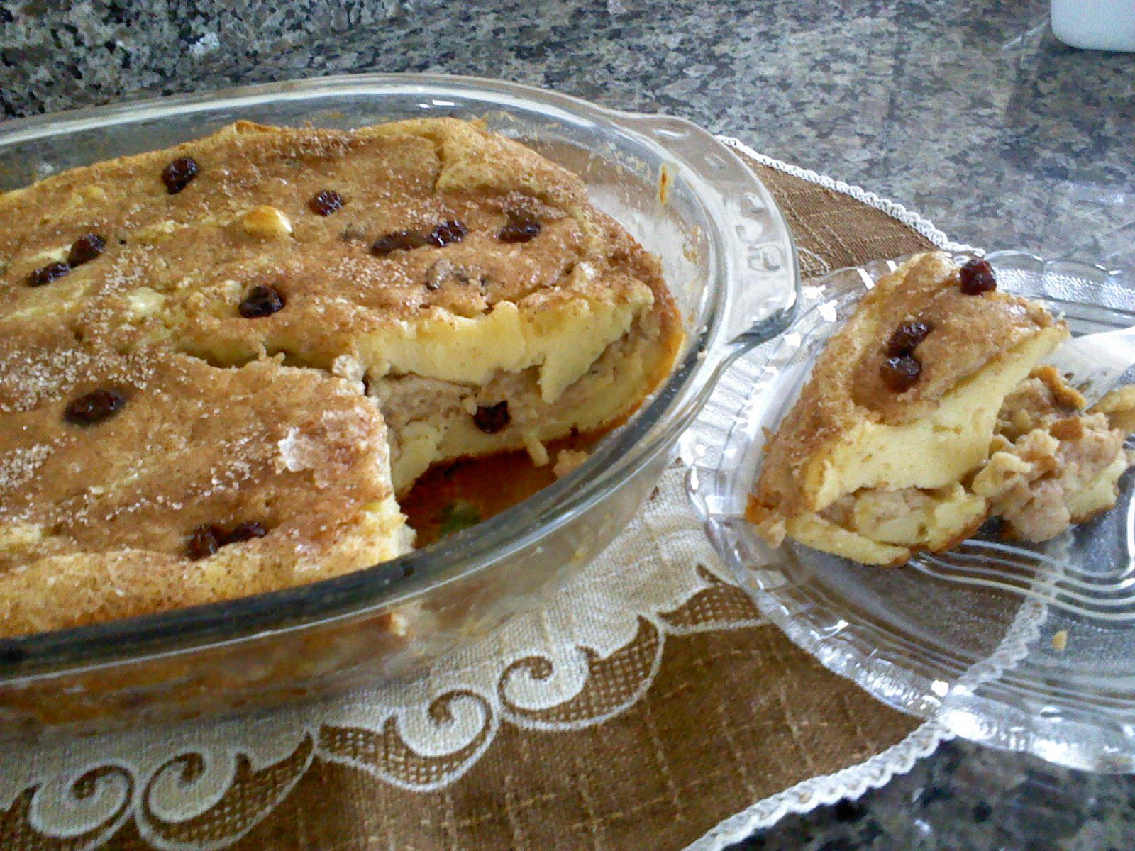 Torta de banana, passas e canela