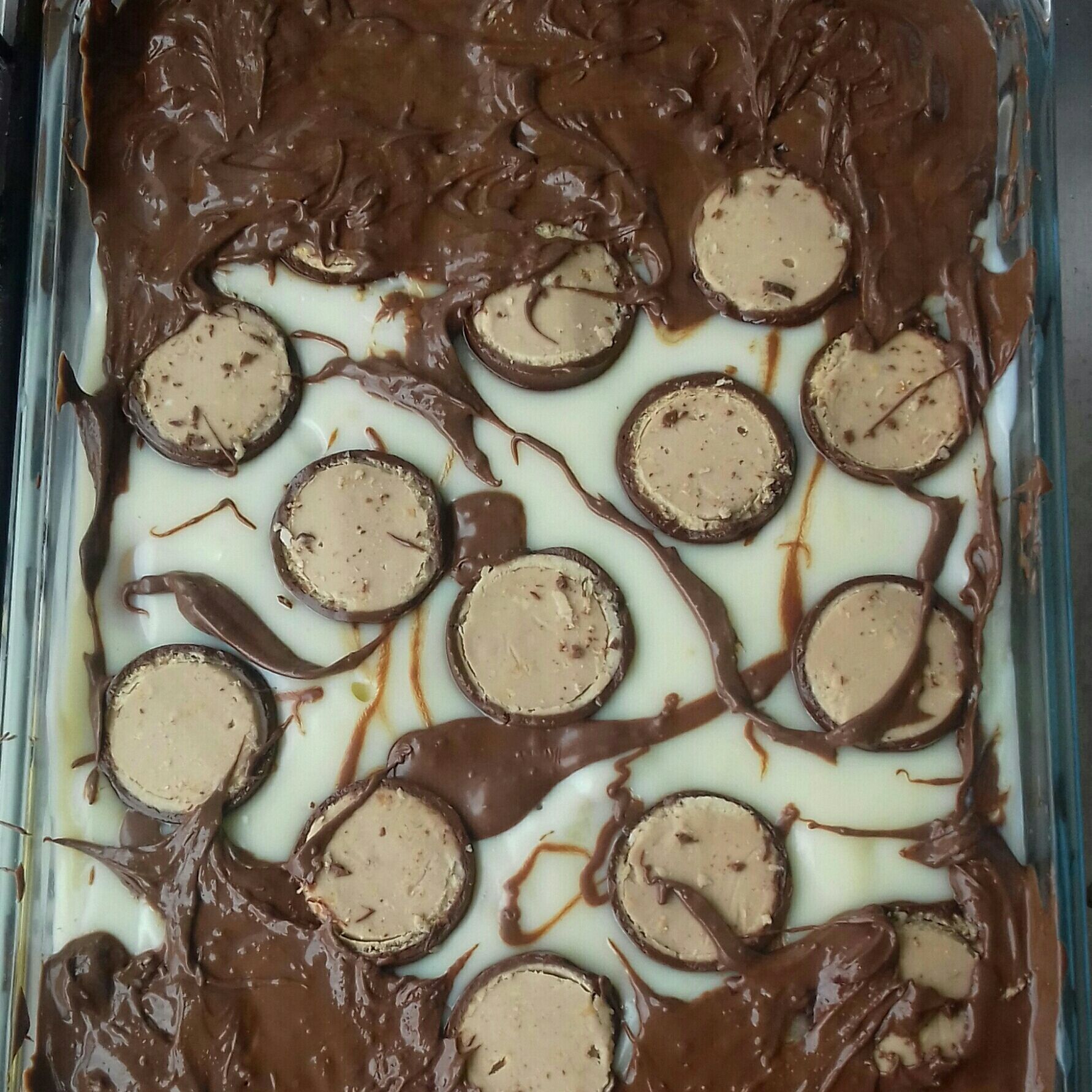 Torta de bombom recheado com creme de amendoim