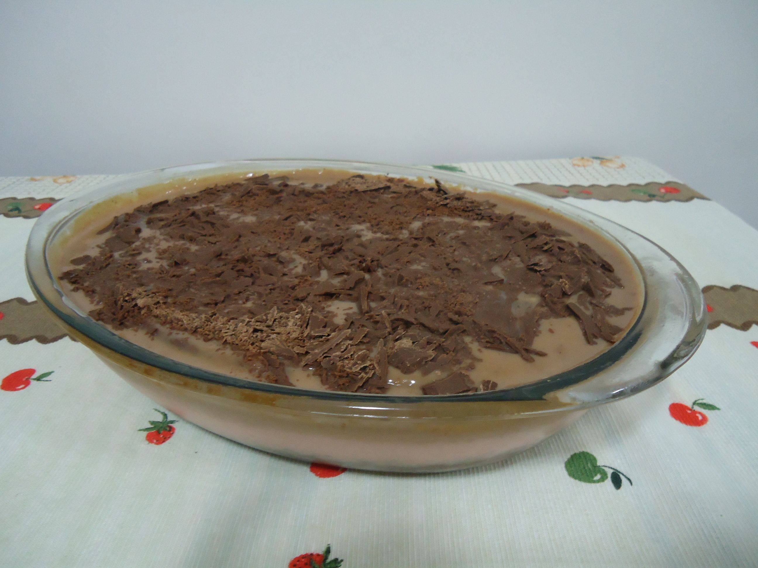 Torta de chocolate com mousse de morango