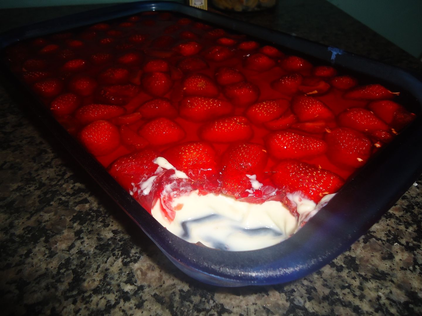 Torta de gelatina com morangos