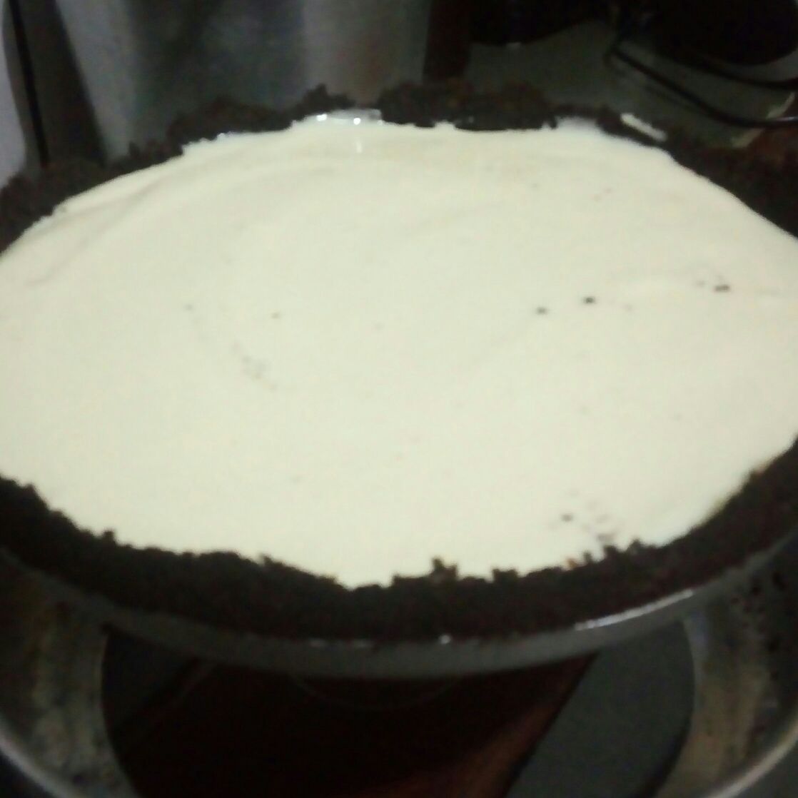 Torta de limão com biscoito de chocolate com recheio de baunilha