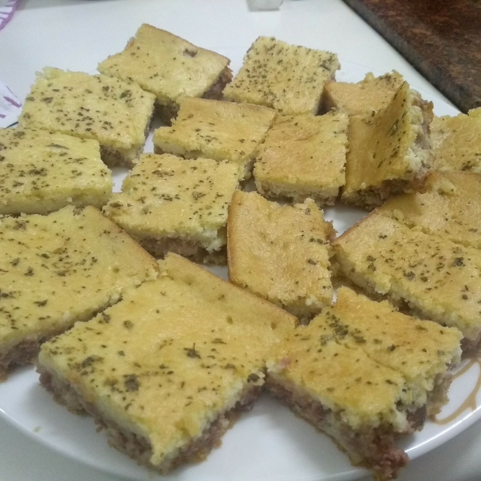 Torta de liquidificador (calabresa e cebola fina)