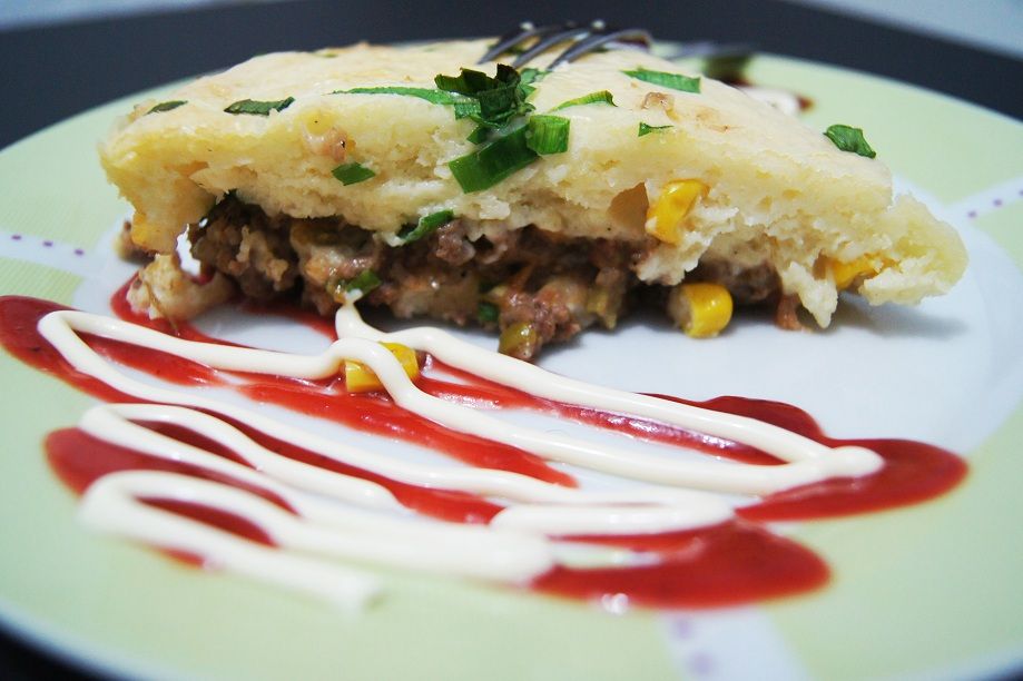 Torta de liquidificador com recheio de carne moída