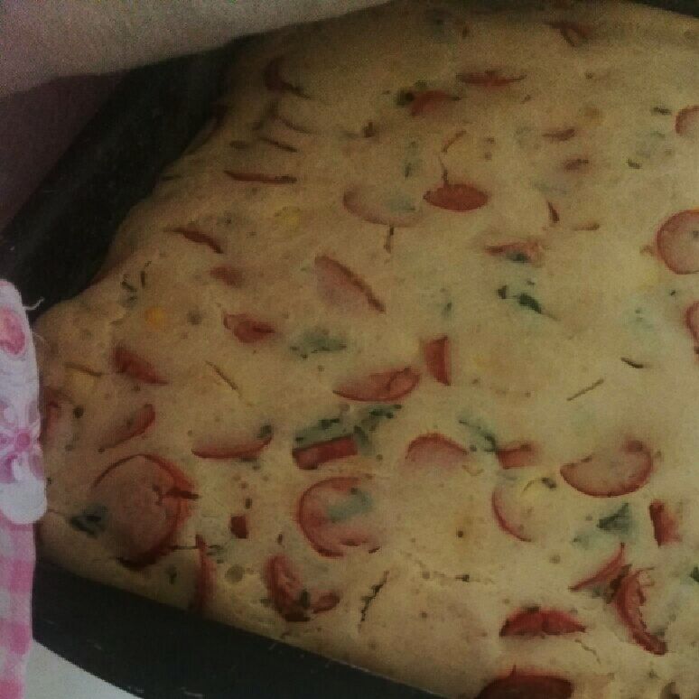 Torta de liquidificador com recheio de salsicha