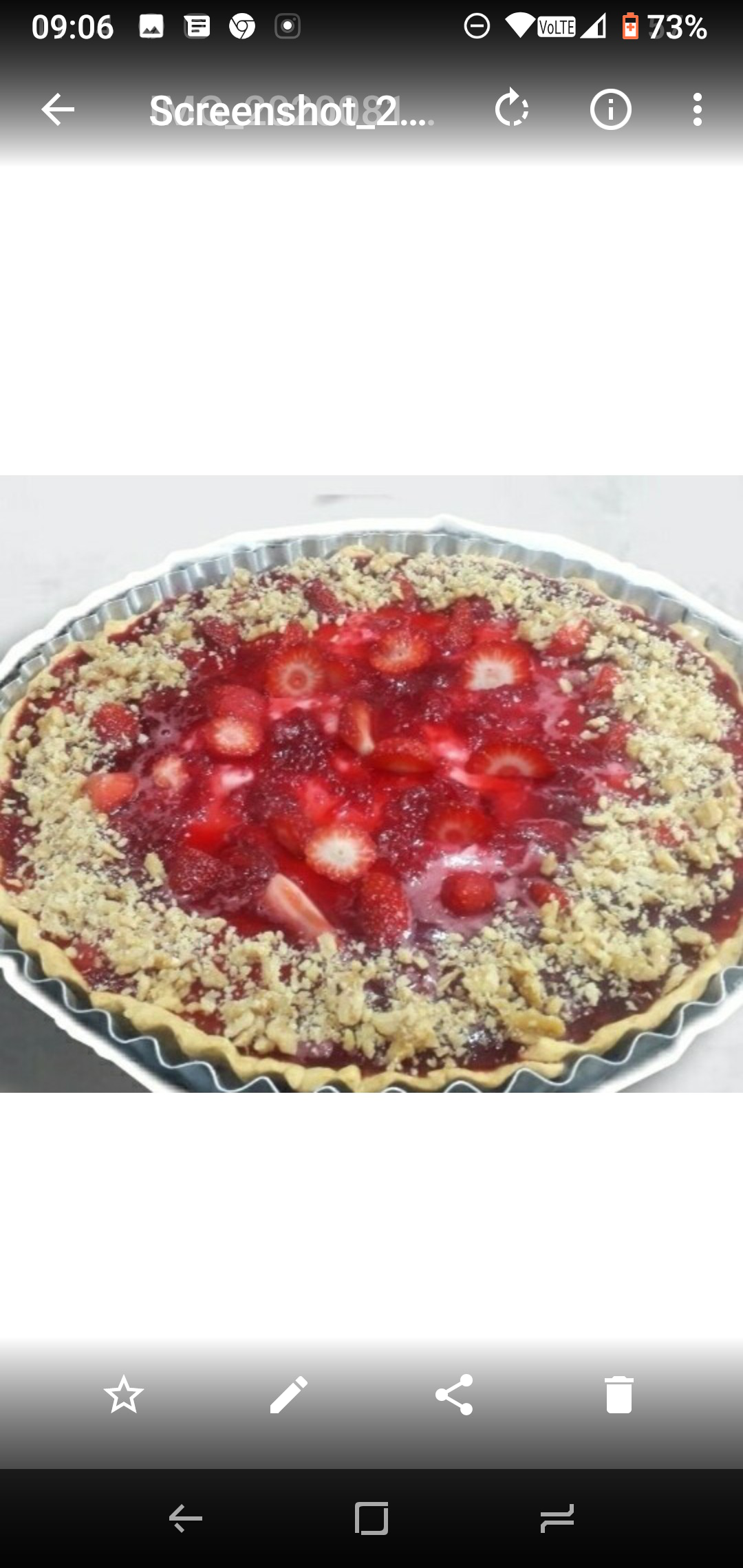 Torta de morango com nozes