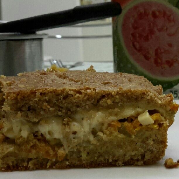 Torta integral com recheio de cenoura e queijo branco