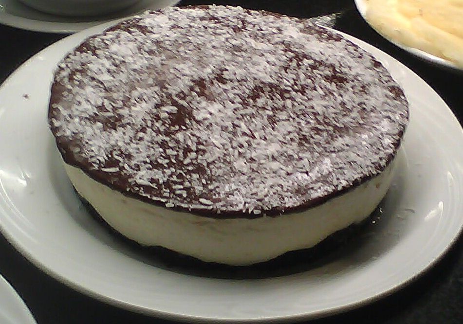 Torta mousse de chocolate com coco