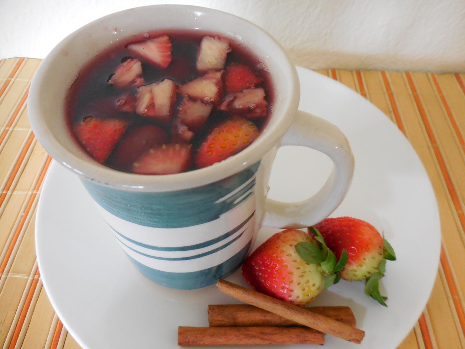 Vinho quente com frutas