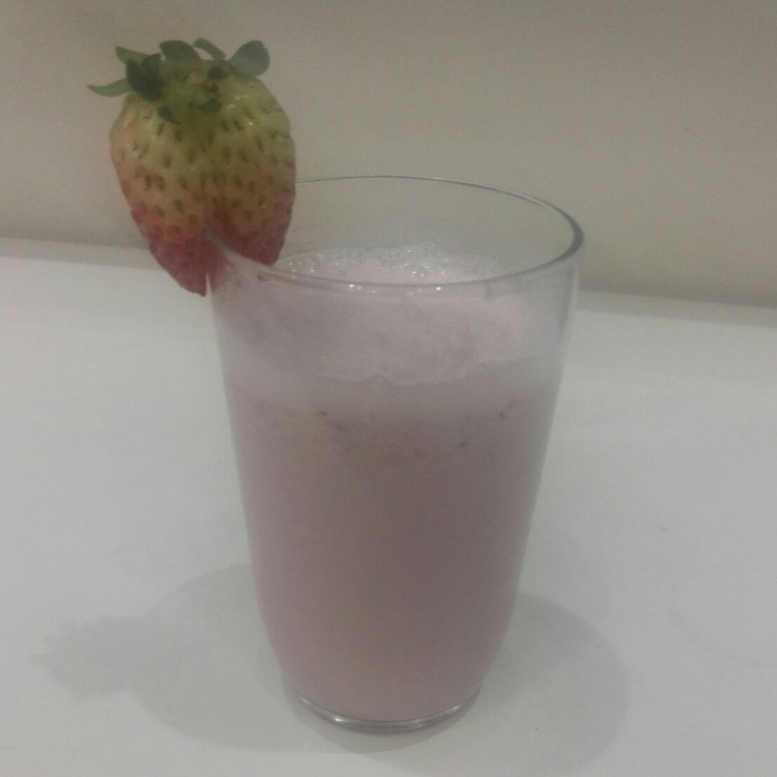 Vitamina de morango com leite condensado