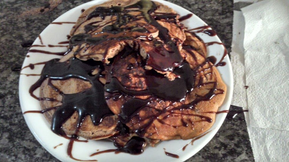 Waffles de chocolate com cobertura de chocolate