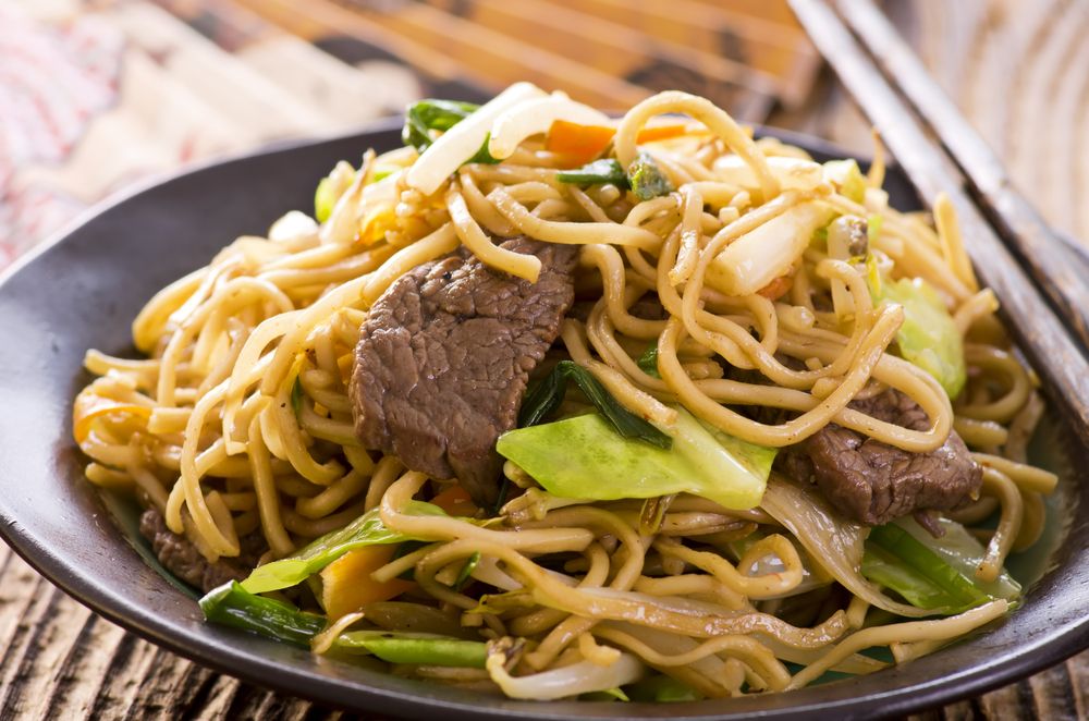 Yakissoba de carne com legumes do ED